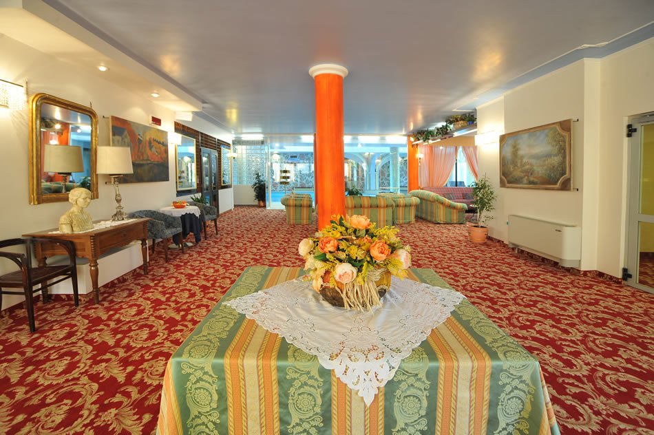 Hotel Ferrari - Hall
